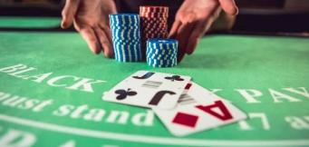 Strategie Blackjack Surrender: Când este indicat să te predai?